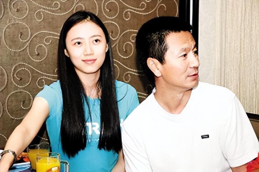 bang架事件: 2004年的一个寒冷凌晨,吴若甫刚刚离开酒吧,却被三名自称