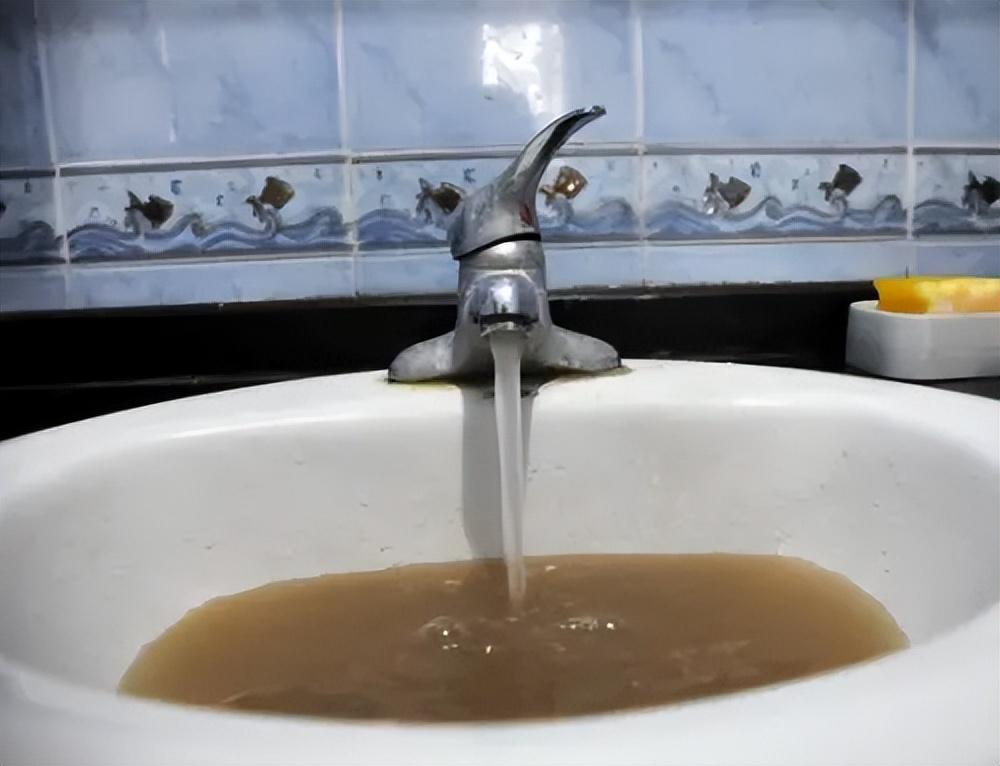 脏水不能用来冲厕所幸亏被提醒看似省水实则隐患大