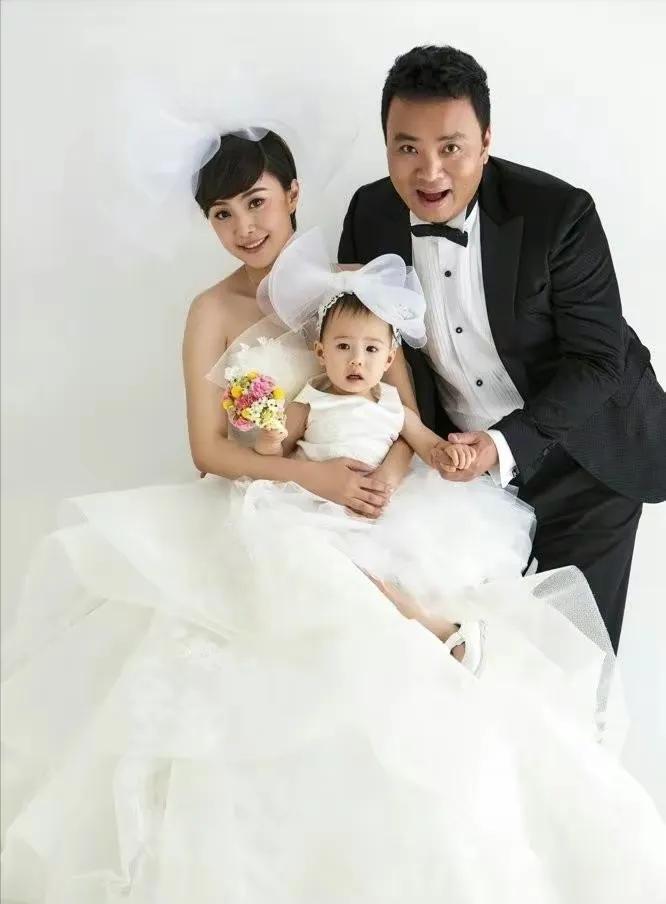 回顾央视沙桐二婚娶小12岁女演员55岁再离婚前妻原华怎样了