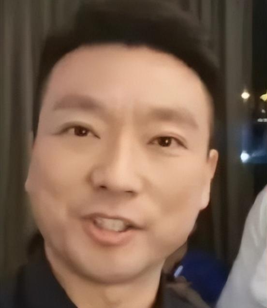 回顾央视一哥康辉坚持丁克23年52岁的他坦言自己后悔了