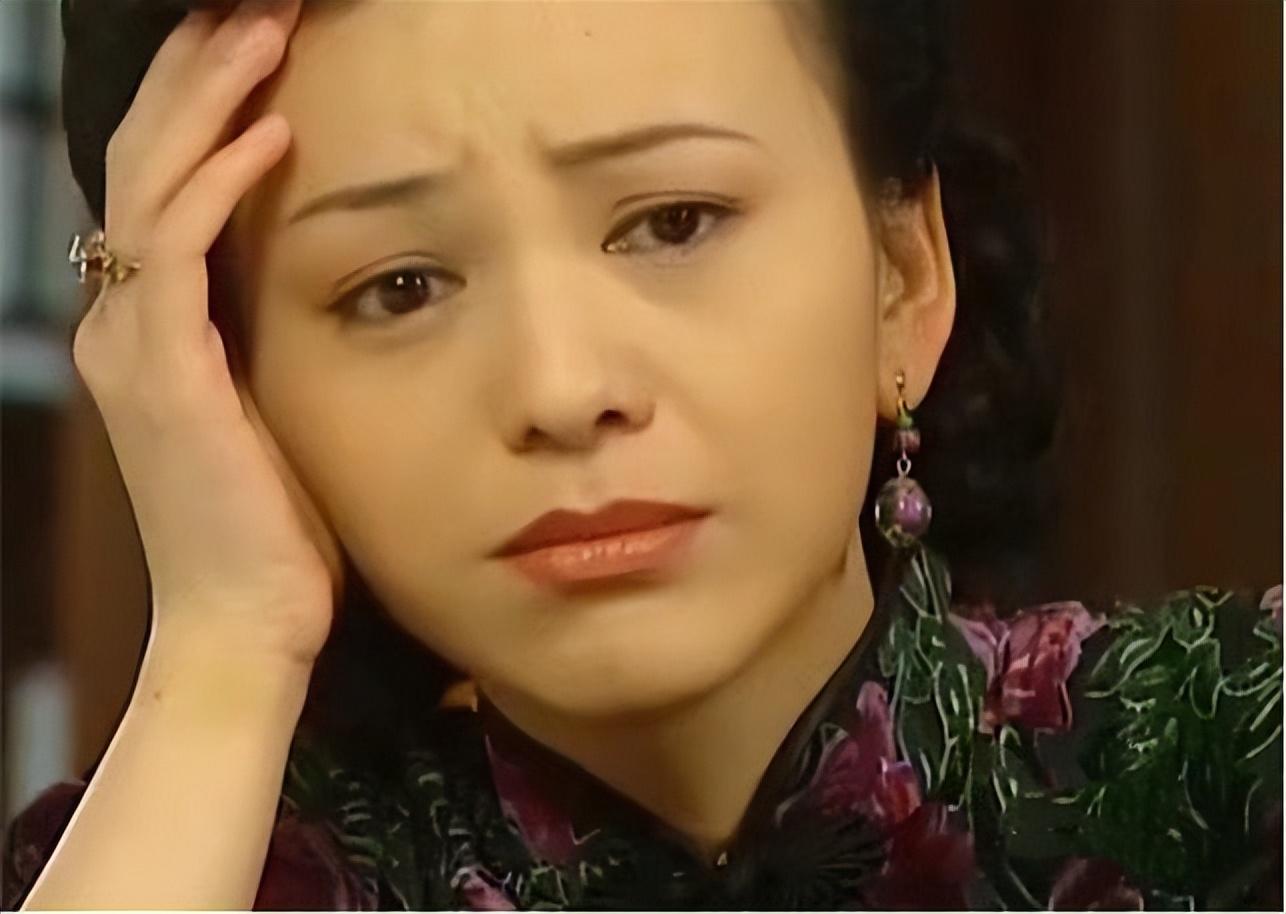 回顾王琳两段豪门婚姻都有创伤离婚后独自带娃52岁仍单身