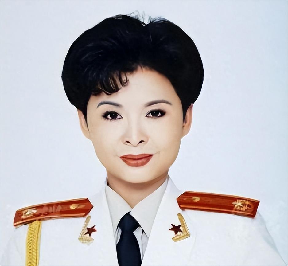 回顾23岁火遍全国38岁因绯闻被雪藏国民女星董文华到底冤不冤