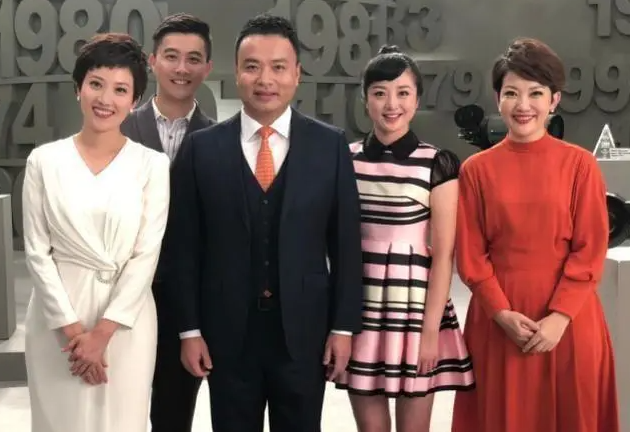 回顾央视郑天亮26岁嫁大6岁鲁健婚后分居15年现婚姻状况如何