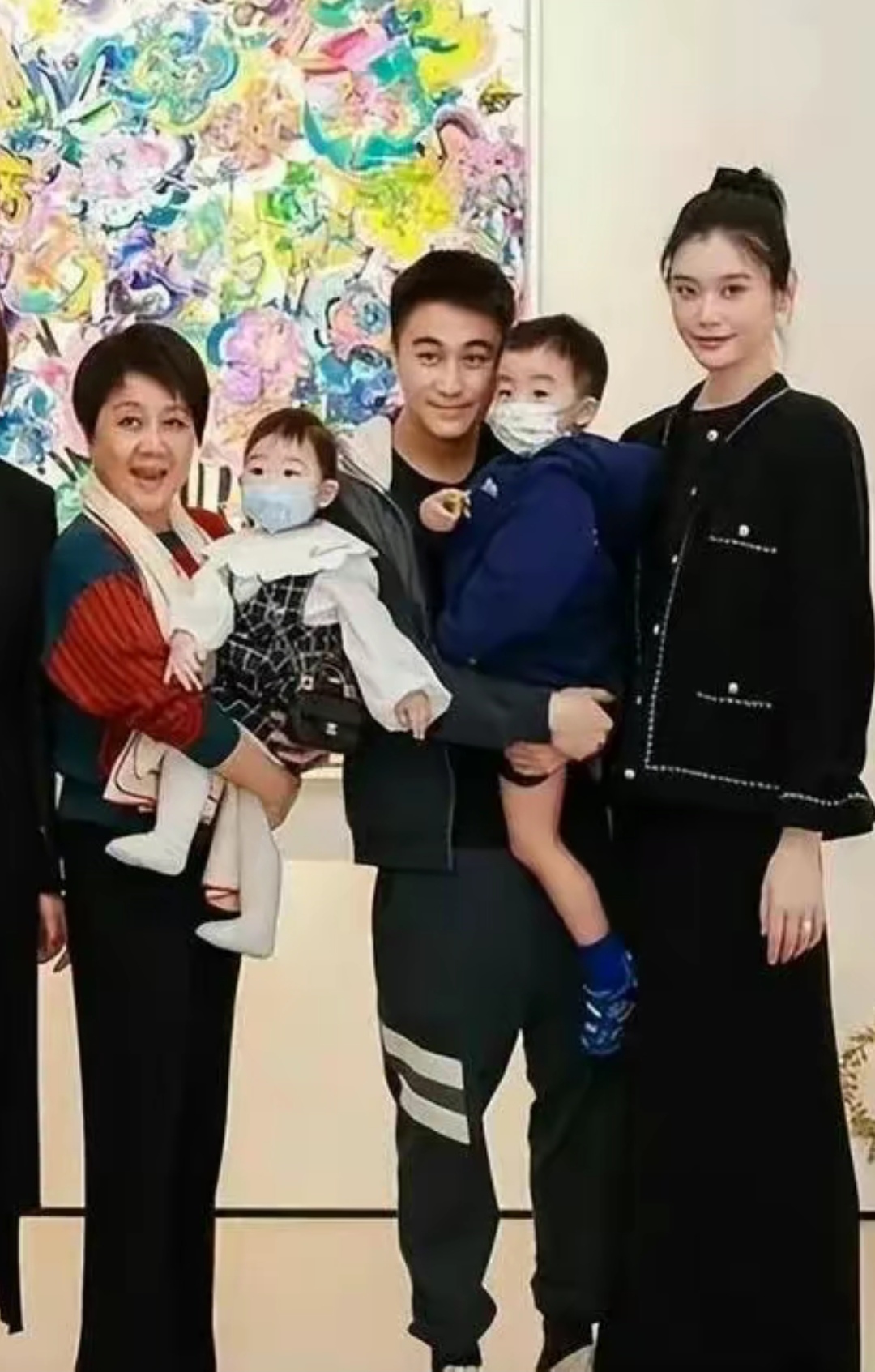 赌王和四太在晚年仍然爱意浓浓四太与孩子们是他割舍不了的亲情一生