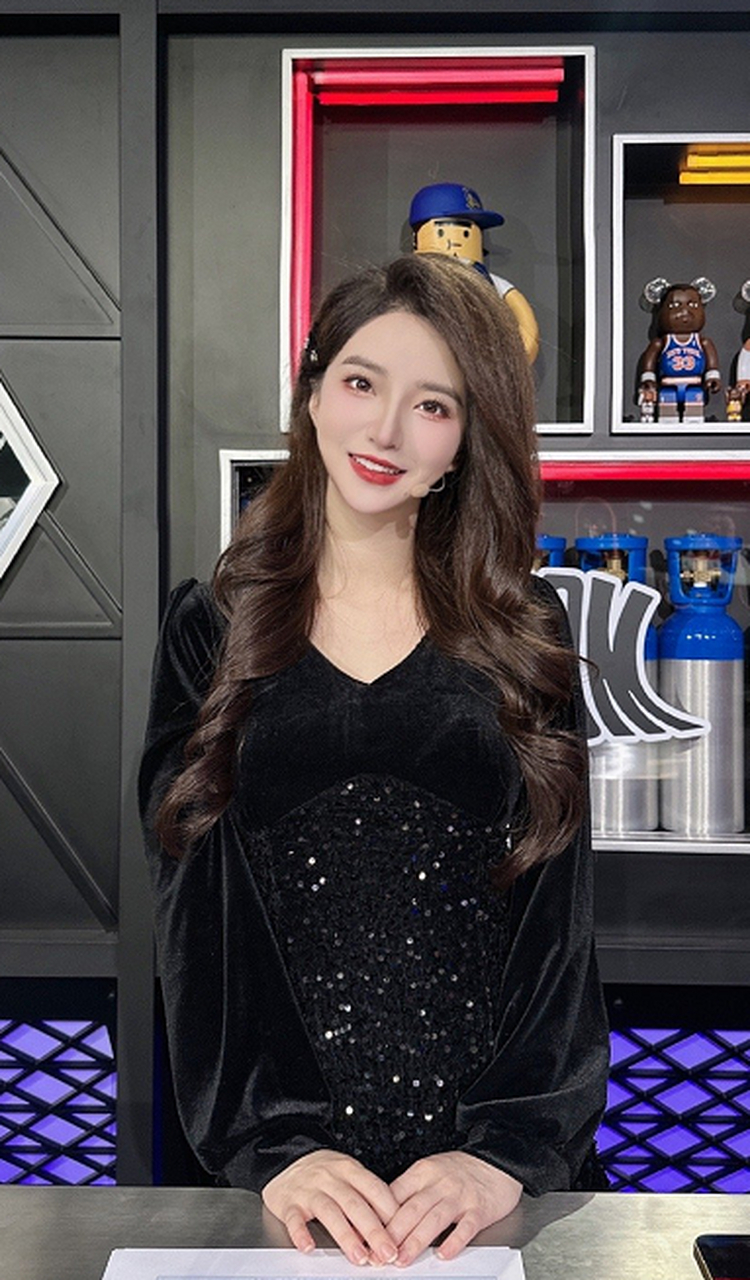 体育主持人郭珺