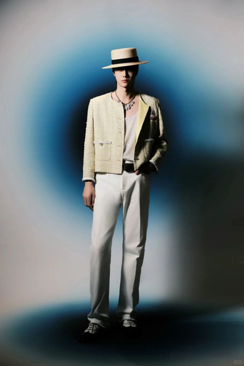 王一博,香奈儿小王子的贵气魅力  王一博亮相智族gq盛典,一身香奈儿