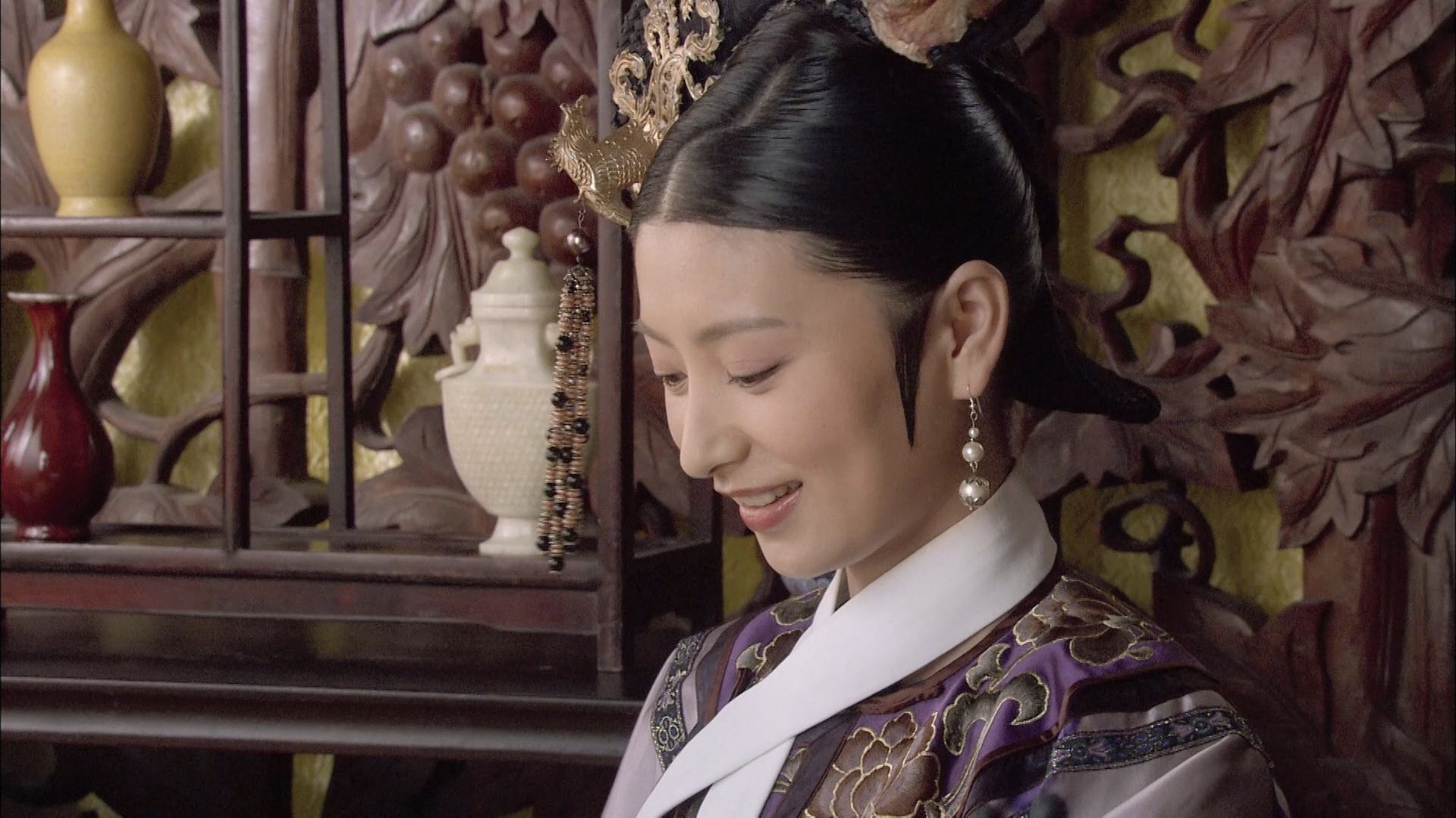 就例如: 在皇宫这个大职场里,沈眉庄对皇帝这个大领导的前后不同态度