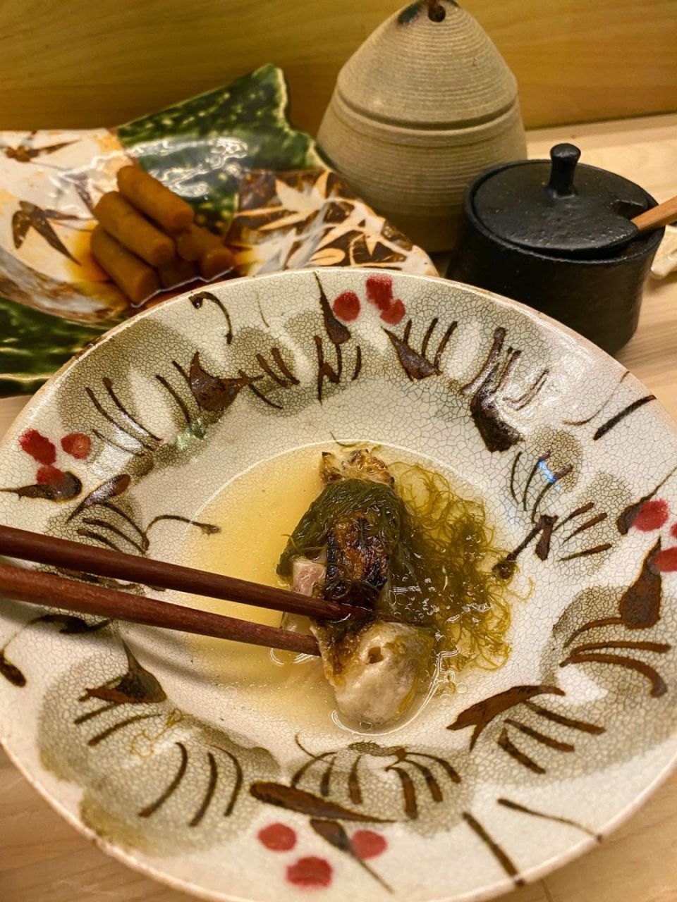 被好朋友捶墙安利的一家日漫同款烧鸟店97 u型的吧台设计,梦幻的