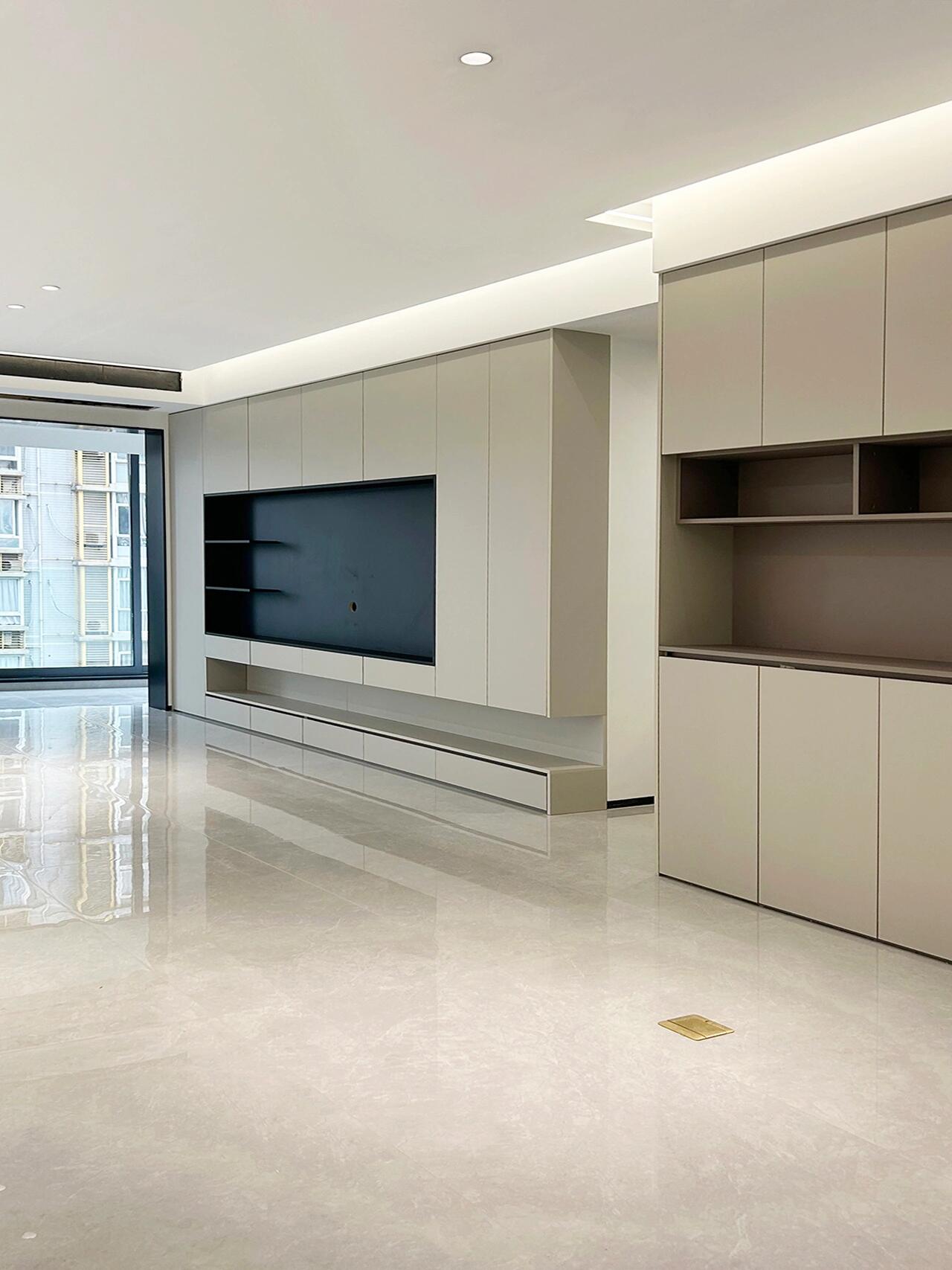 套内98平 把家装成了自己喜欢的样子 客厅 通刷的白色乳胶漆 悬浮