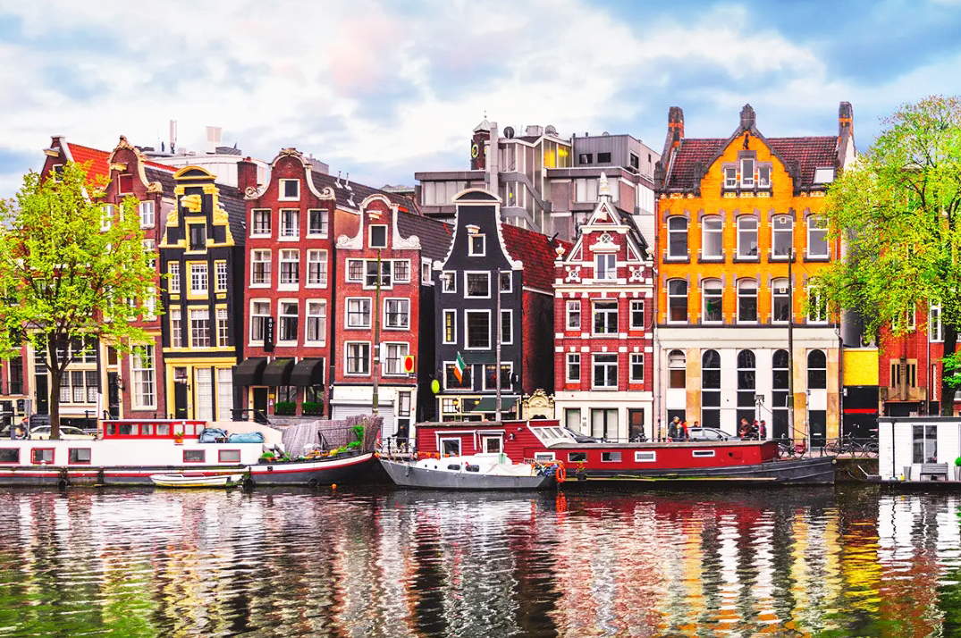 阿姆斯特丹是荷兰的首都和最大城市,是世界最具吸引力的旅游目的地之