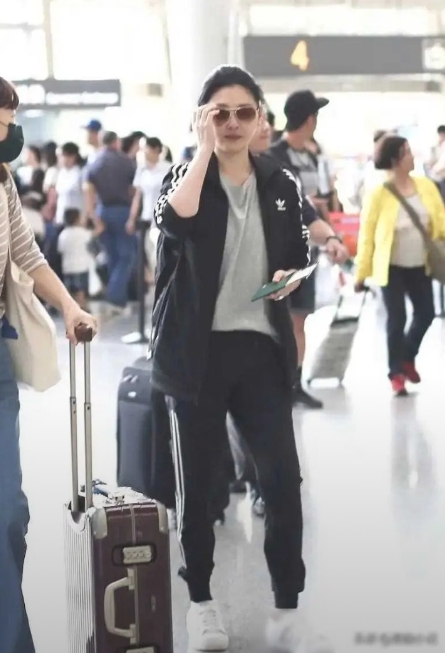 大s新近曝光的素颜照真是美极了!