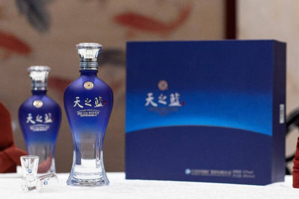 洋河蓝色经典天之蓝:古朴圆润尽显优雅,商界骄子的不二之选