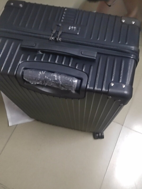 梵地亚大容量行李箱值得入手吗?真实使用感受揭秘