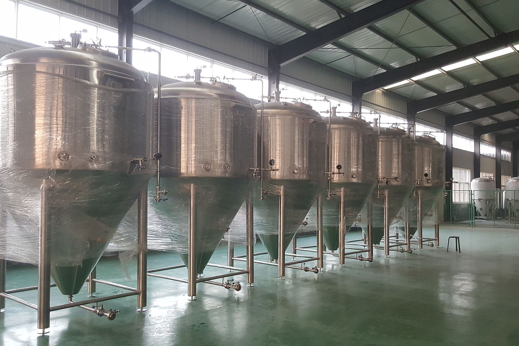 想要入手精酿啤酒设备?不同规模,材质和配置,价格差异巨大!