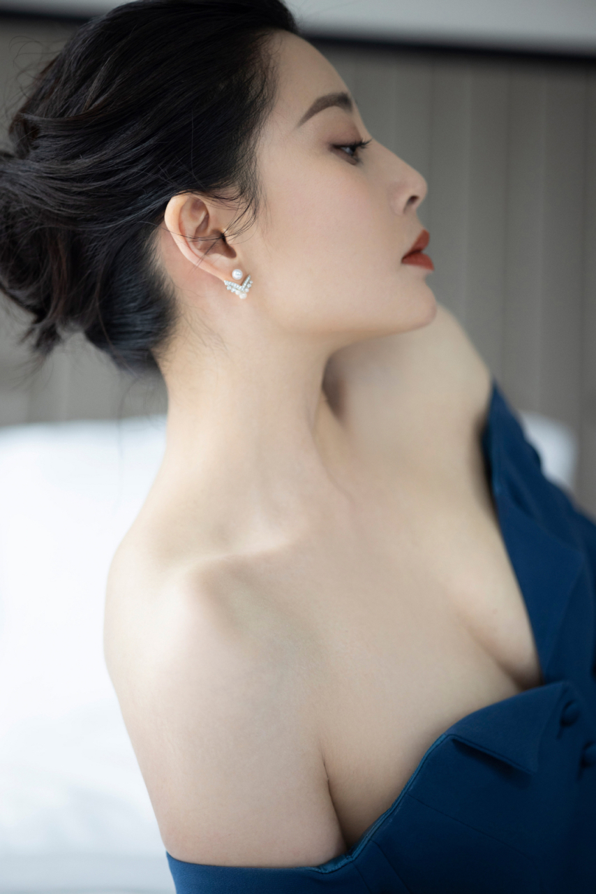 殷桃绝美写真大赏,女神级魅力不容错过!