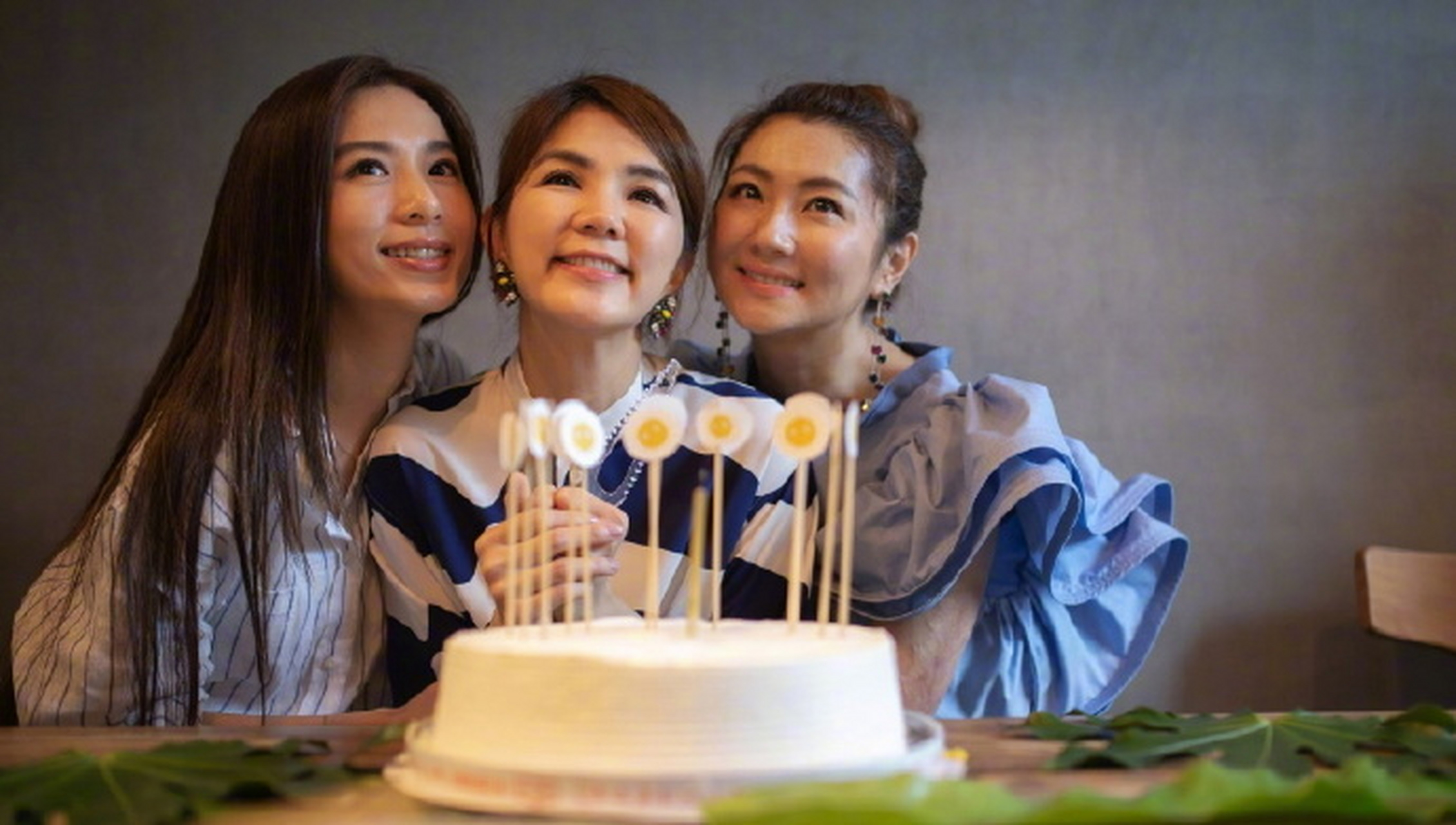 3月30日是田馥甄的41岁生日,她在社交媒体晒出一张樱花照和she的大