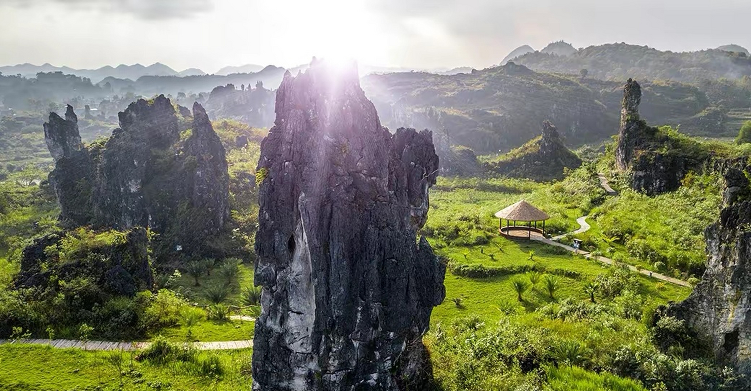 竹林堡石林,这处神奇的自然奇观,就隐匿在贵州省黔西南州贞丰县三岔河