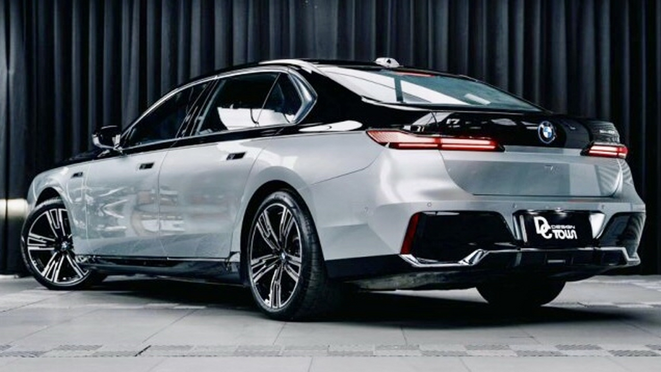 黑银双拼色宝马7系新款车型