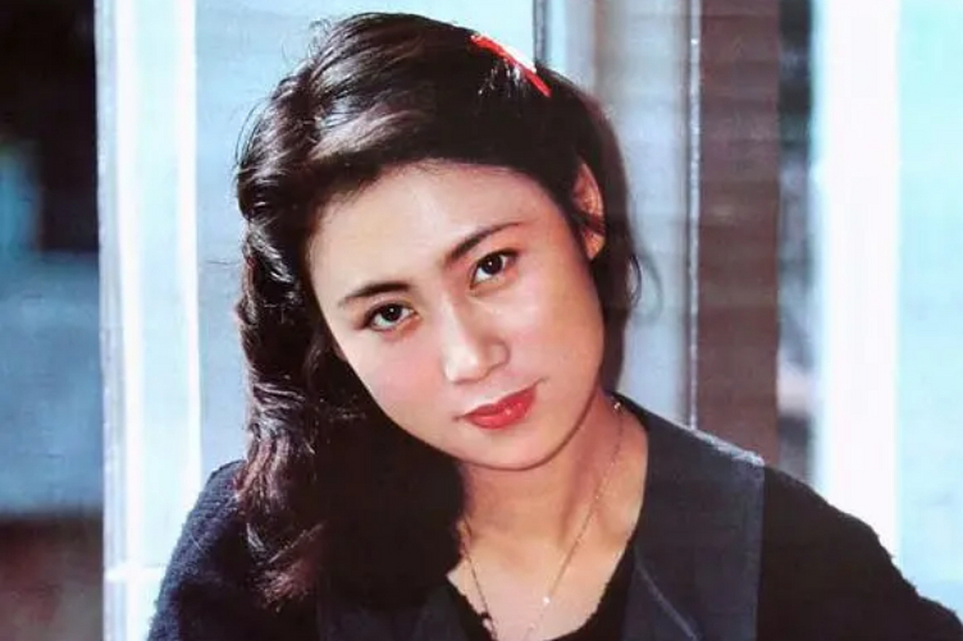 李岚是优秀演员,参演多部经典作品,曾获金鹰奖最佳女主角.