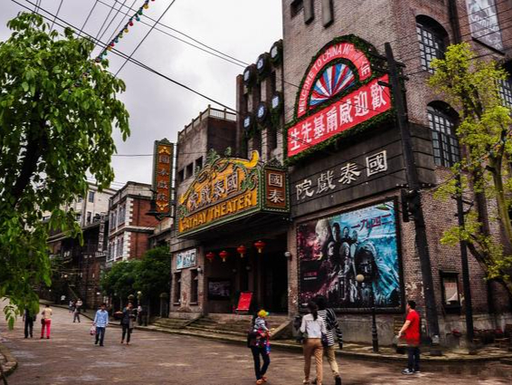 重庆玩乐攻略#重庆民国街,位于重庆两江国际影视城,是一条以"民国