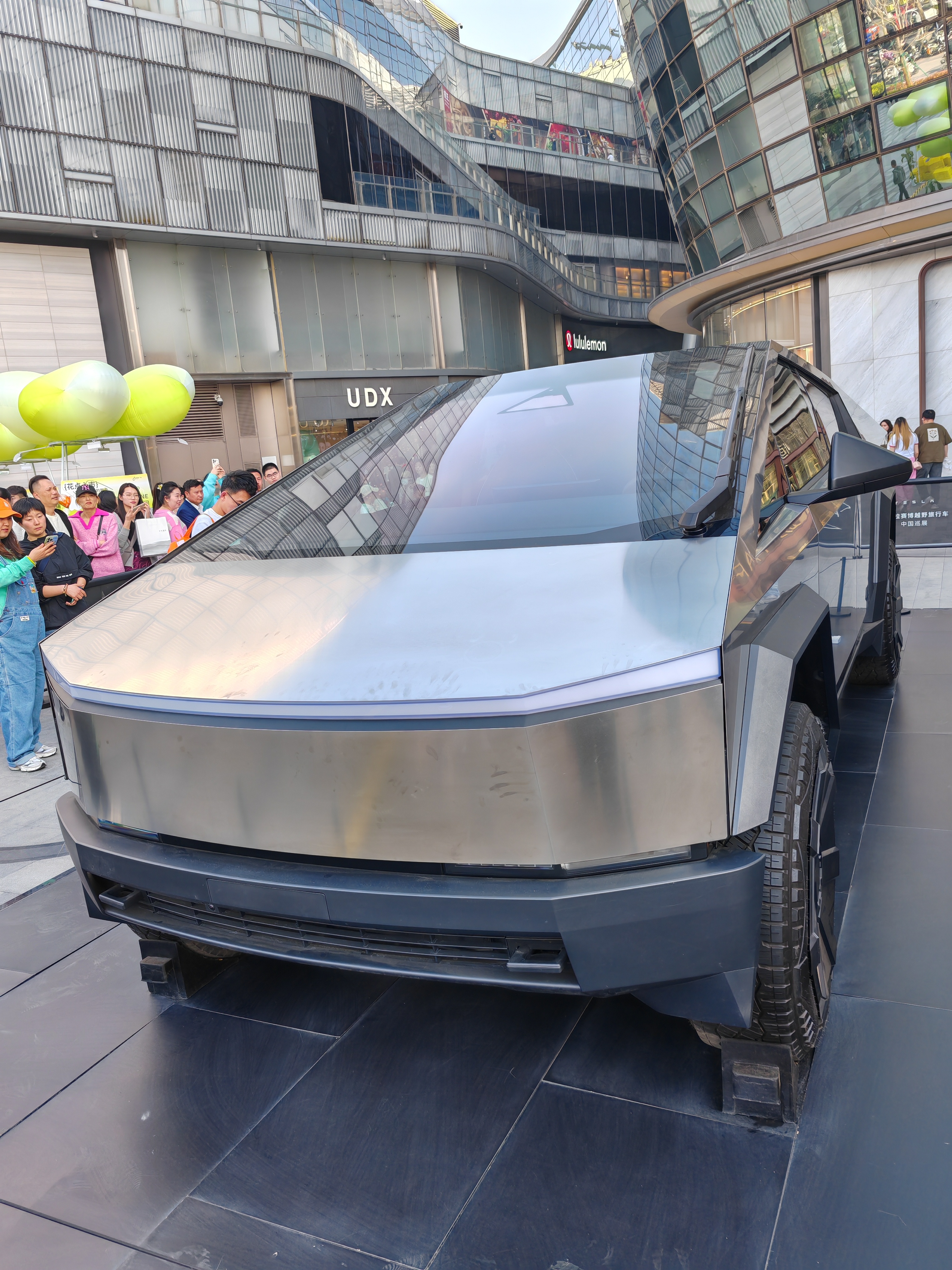 最新款的新概念新能源汽车,全身防弹,加速超快,就是不知道夏天坐里头