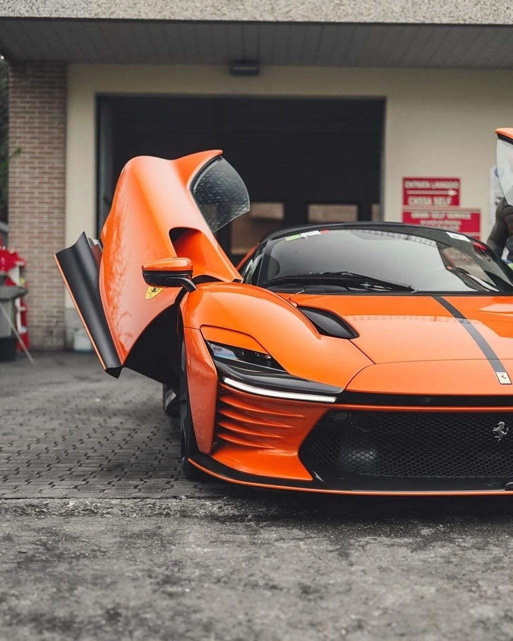 橙色法拉利daytona sp3