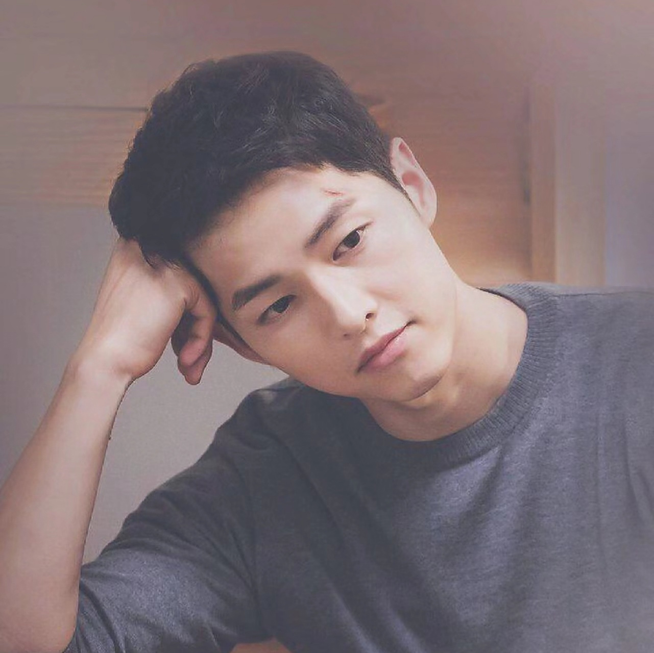 宋仲基《眼泪女王》剧照,怎么除了太阳的后裔里面其他的时候就get不到