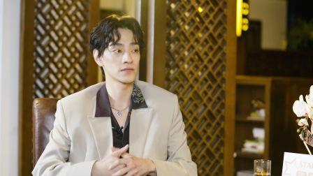 郑云龙出生在山东青岛,有着标准的山东大汉体格,身高187.