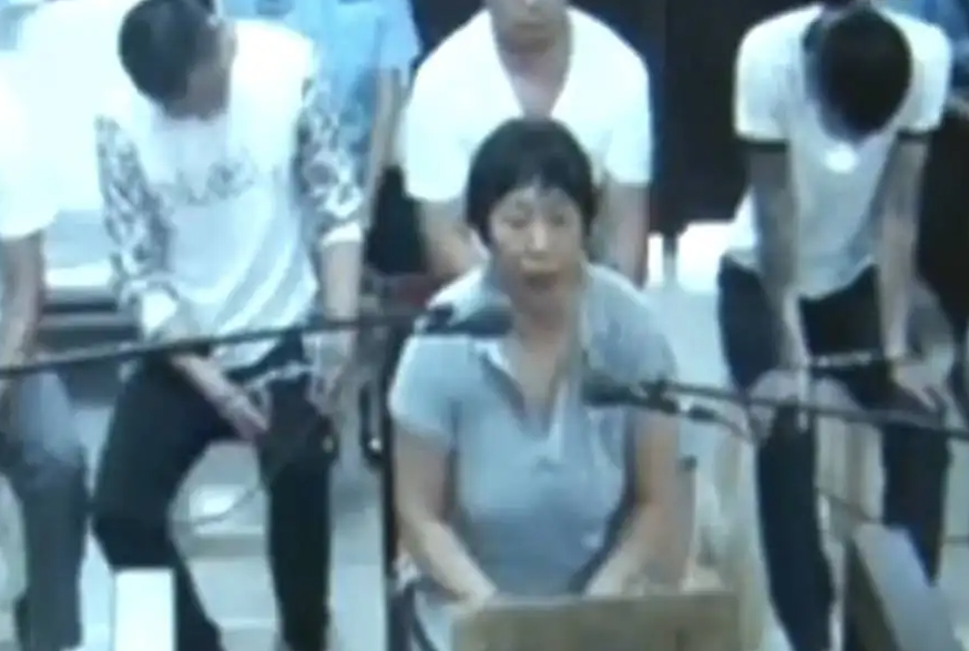 回顾女村霸孟玲芬打村民泼记者农药获刑20年村民拍手称快