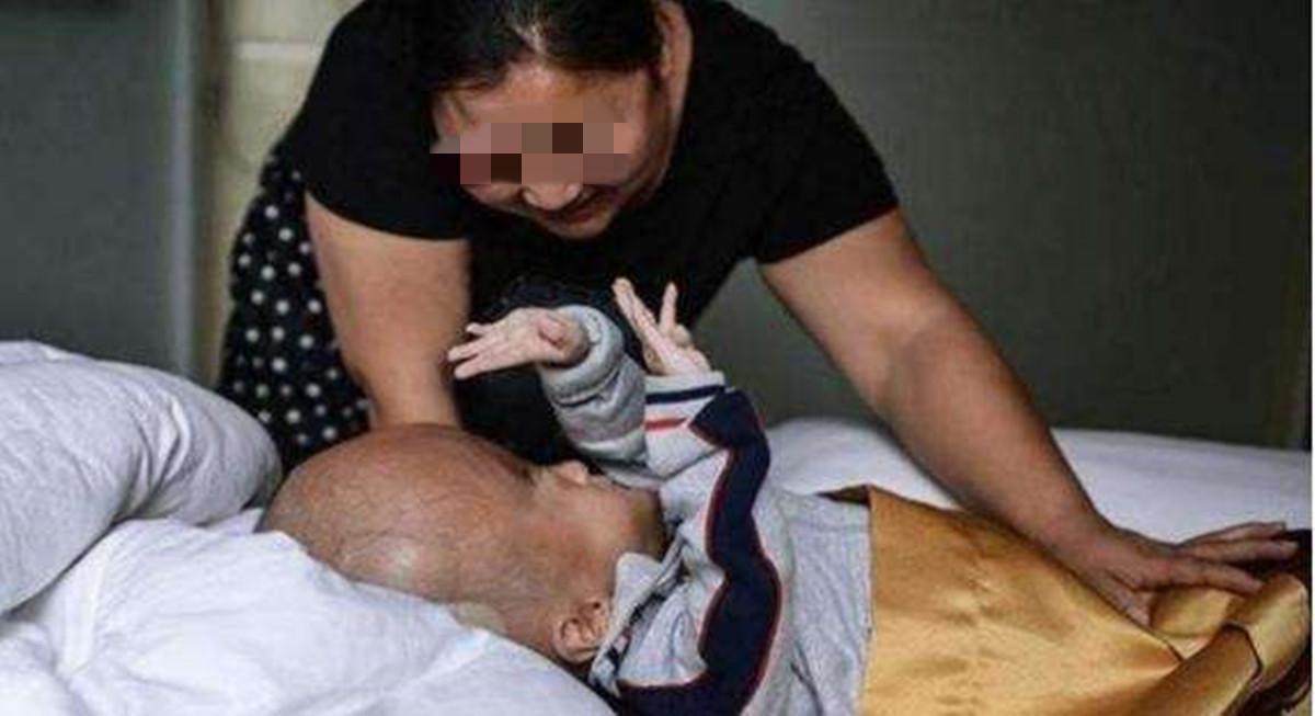 三聚氰胺事件爆发后,郭利立即带着自己2岁半的女儿去医院做检查,检查