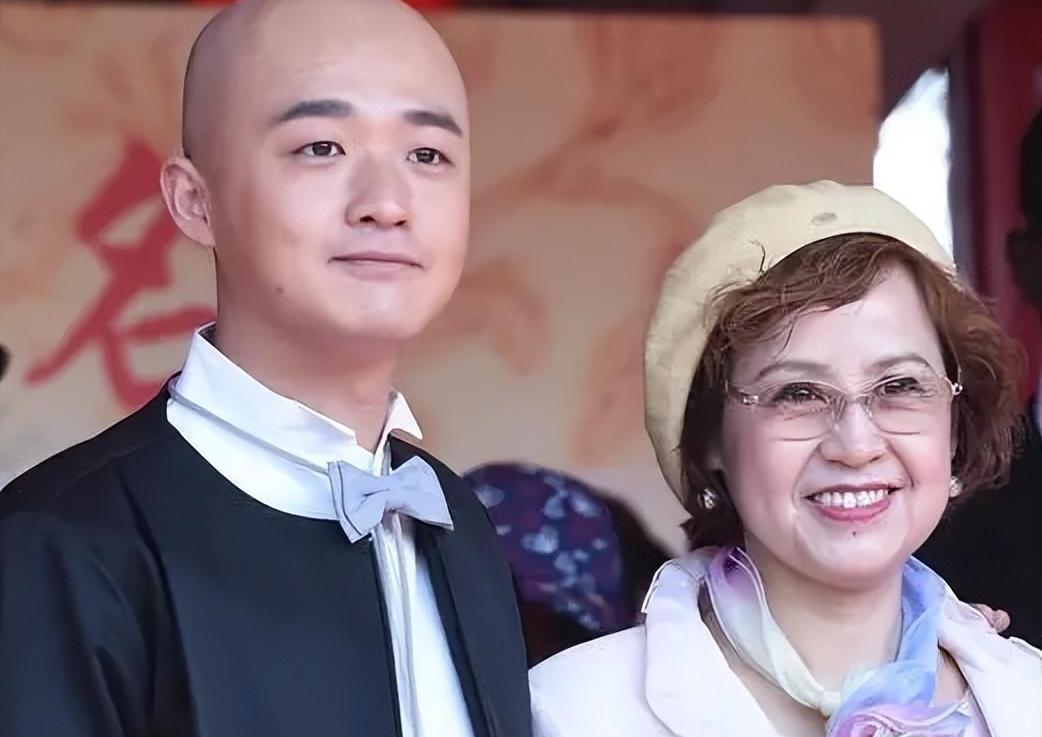 包贝尔夫妇给女儿庆生,饺子五官长开像包文婧,场景布置豪华梦幻