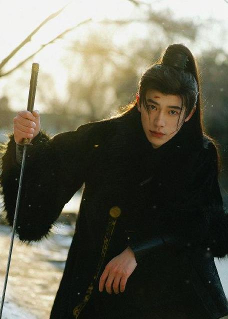 长相撞脸邓伦,《与凤行》他被赵丽颖带火,开始搭档陈都灵演男主