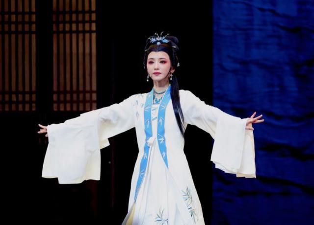 连看两场陈三两终于知道浙江小百花越剧团为什么又火了