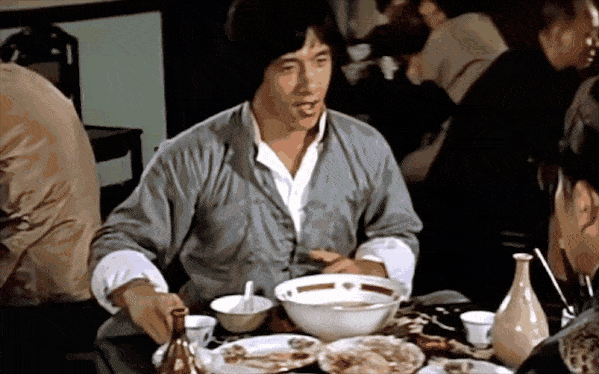 他在电影中扮演的黄飞鸿前往饭店吃"霸王餐"的那个经典镜头,至今仍然