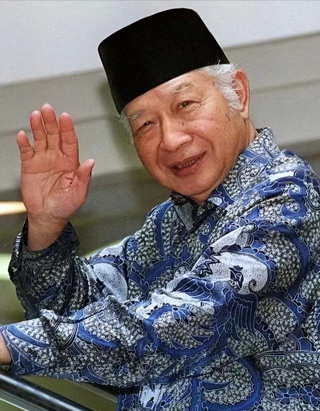 "世界首贪"苏哈托:贪污350亿美元,屠杀30万华人,活到87岁!