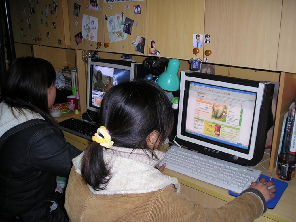 3.学校废弃房内的中年女子