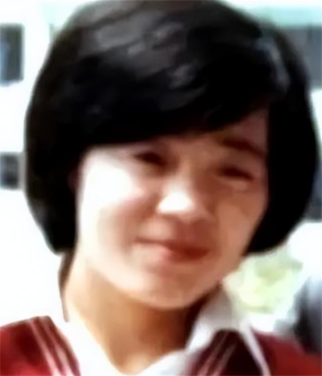 中午时分,大街上三两个人,根本没什么生意,吴华见凯里运输公司门口有