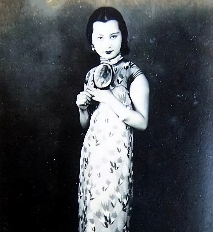 戴笠将民国第一美人囚禁别墅,并威胁道:想丈夫孩子活着就顺从我