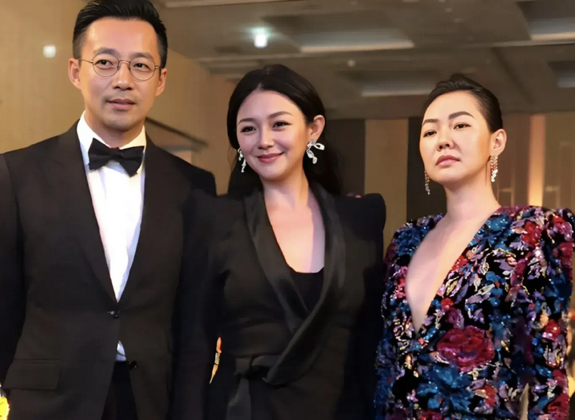 2024年3月底,汪小菲深夜在台北的警局里出现,不管不顾的当众大喊大小s