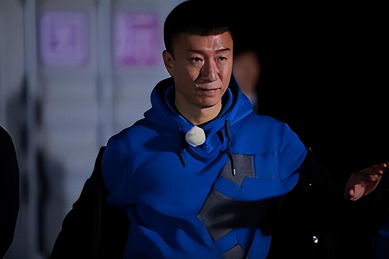 虽然自封"颜王",但孙红雷真实的颜值,我们也都清楚,绝对称不上帅气.