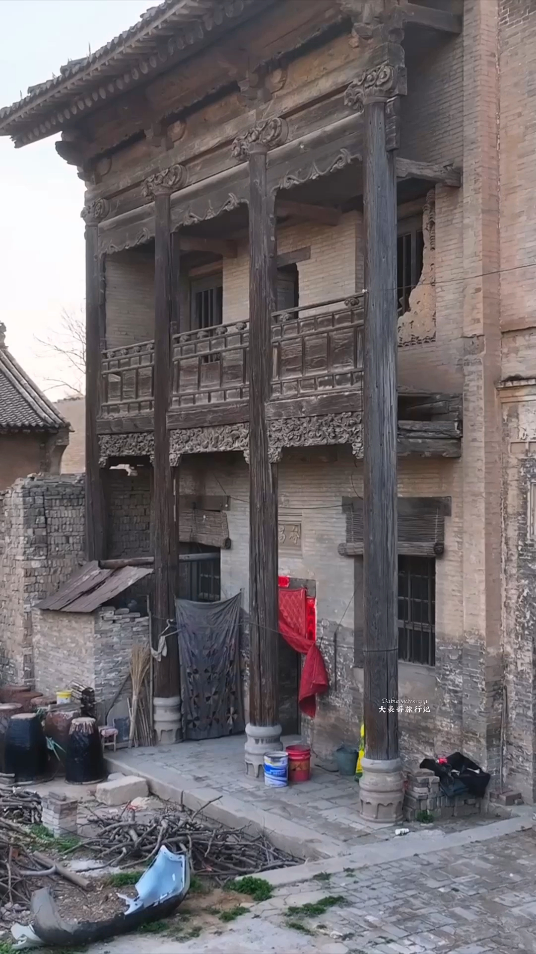 曲沃县清代年间的二层楼房,几百年过去了,到现在依然有人在居住