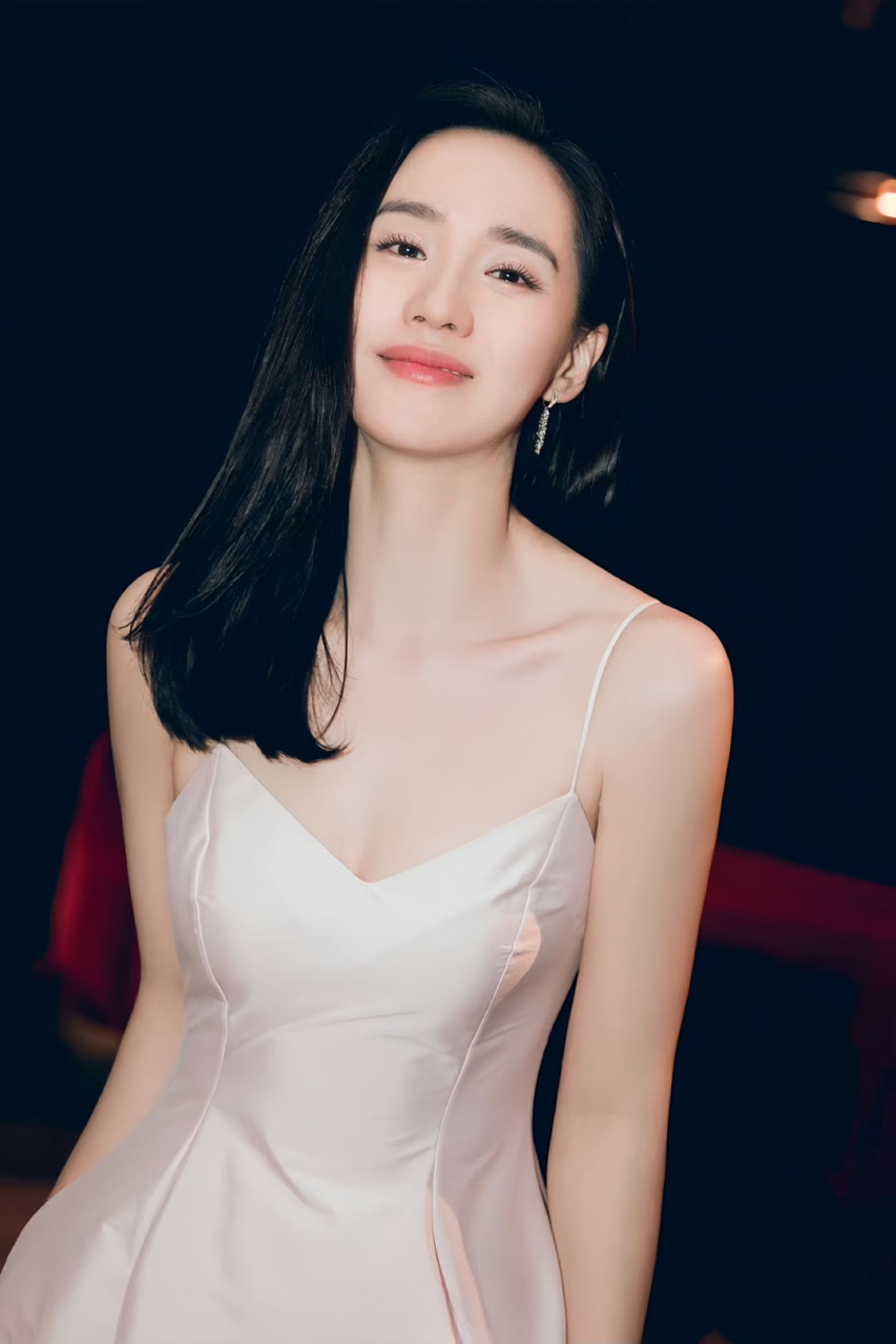王智的感情生活相对低调,但也有一些公开的信息.