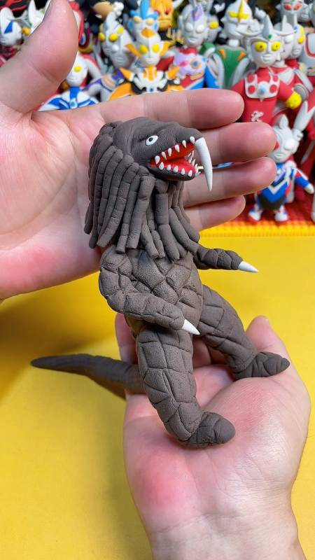 被拔光头上瘤袋的奥特曼怪兽团加-度小视