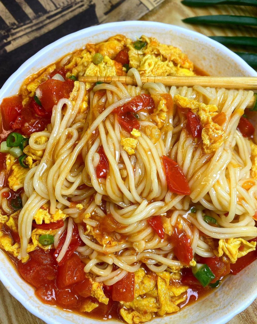 鸡蛋拌面906015太香了 太好吃了6015每一根面条都裹着浓郁