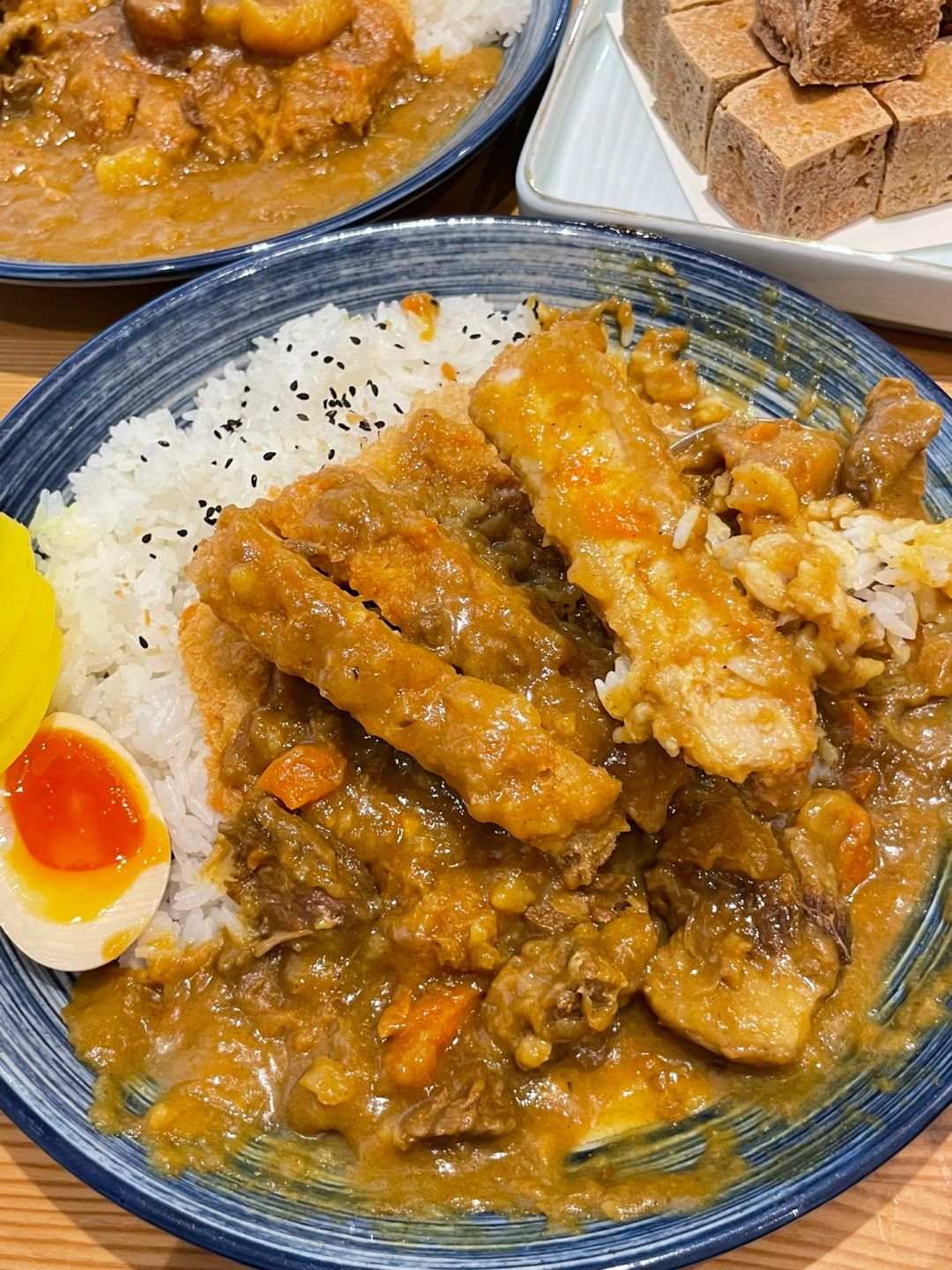 日式庭院的感觉脱鞋踩在榻榻米上不仅有散台也有包间～
