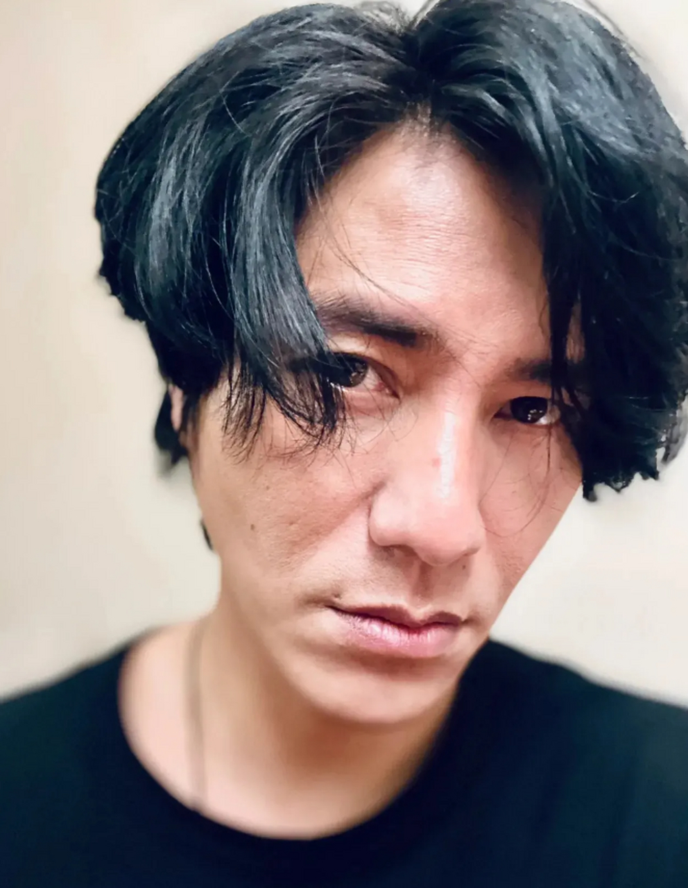 3月31日,陈坤的素颜照片在网上引起了大家的关注.