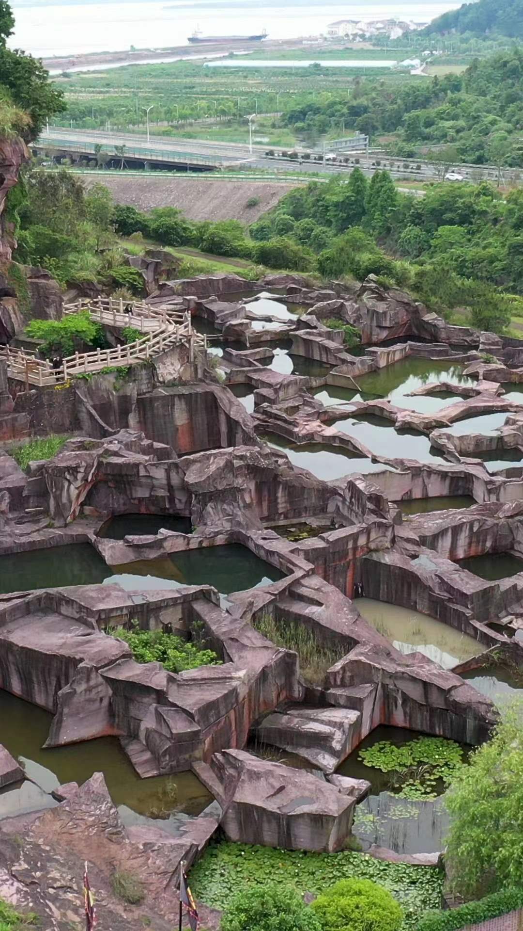 三门蛇蟠岛,看采石洞穴,吃青蟹赏海景