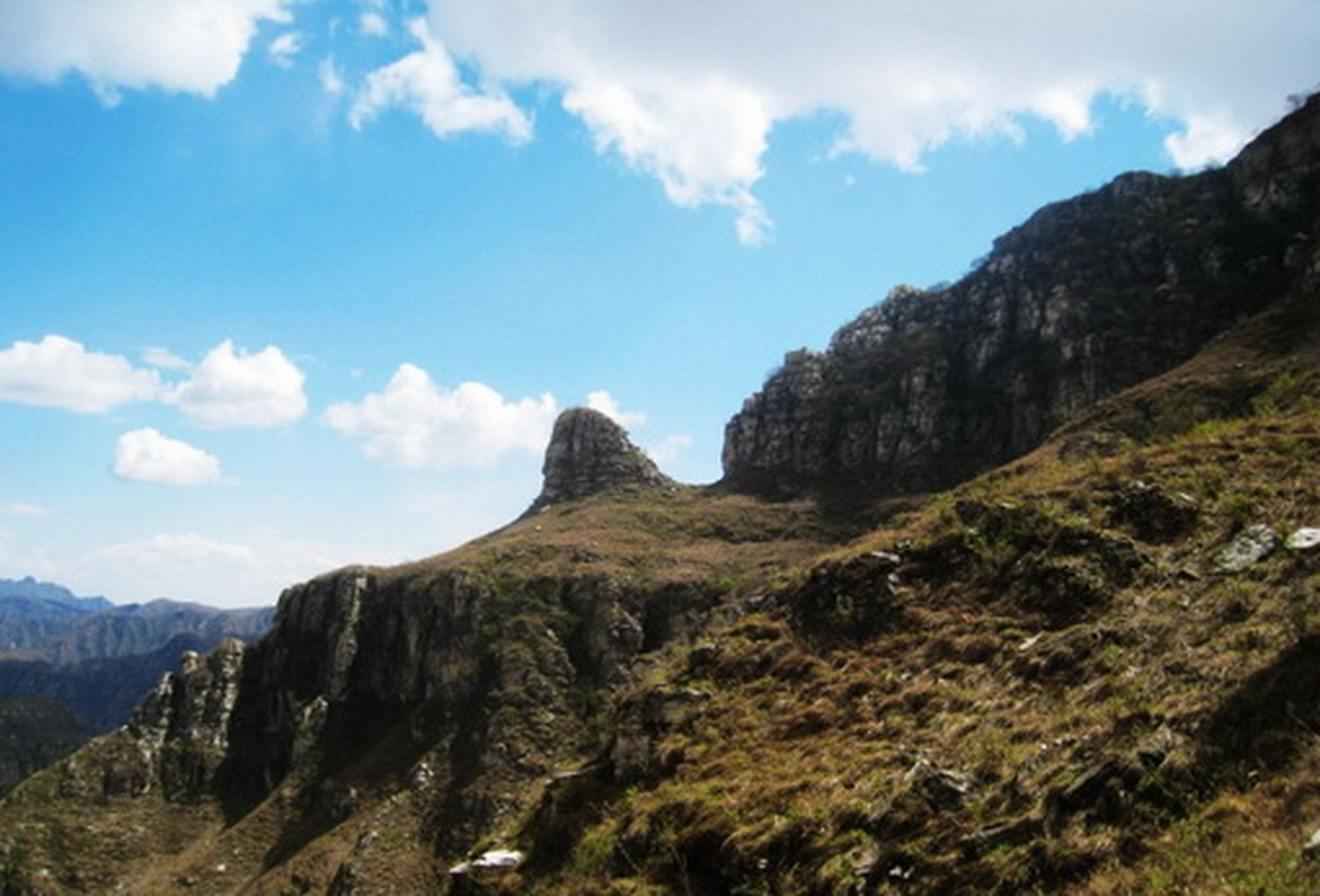 这里有三皇山旅游区,人类始祖的活动圣地等你探访;还有桃花峪旅游区的