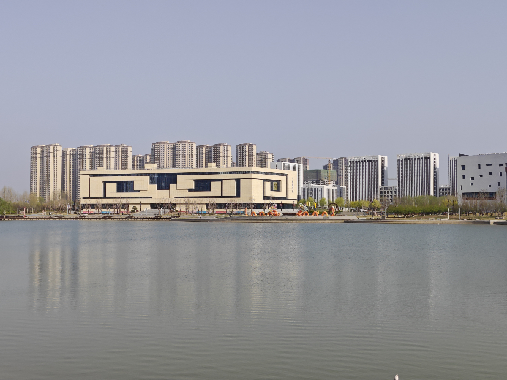 一年赏花时#   郑州天健湖公园游记(李金亭)  五位旅友早早起 驱车