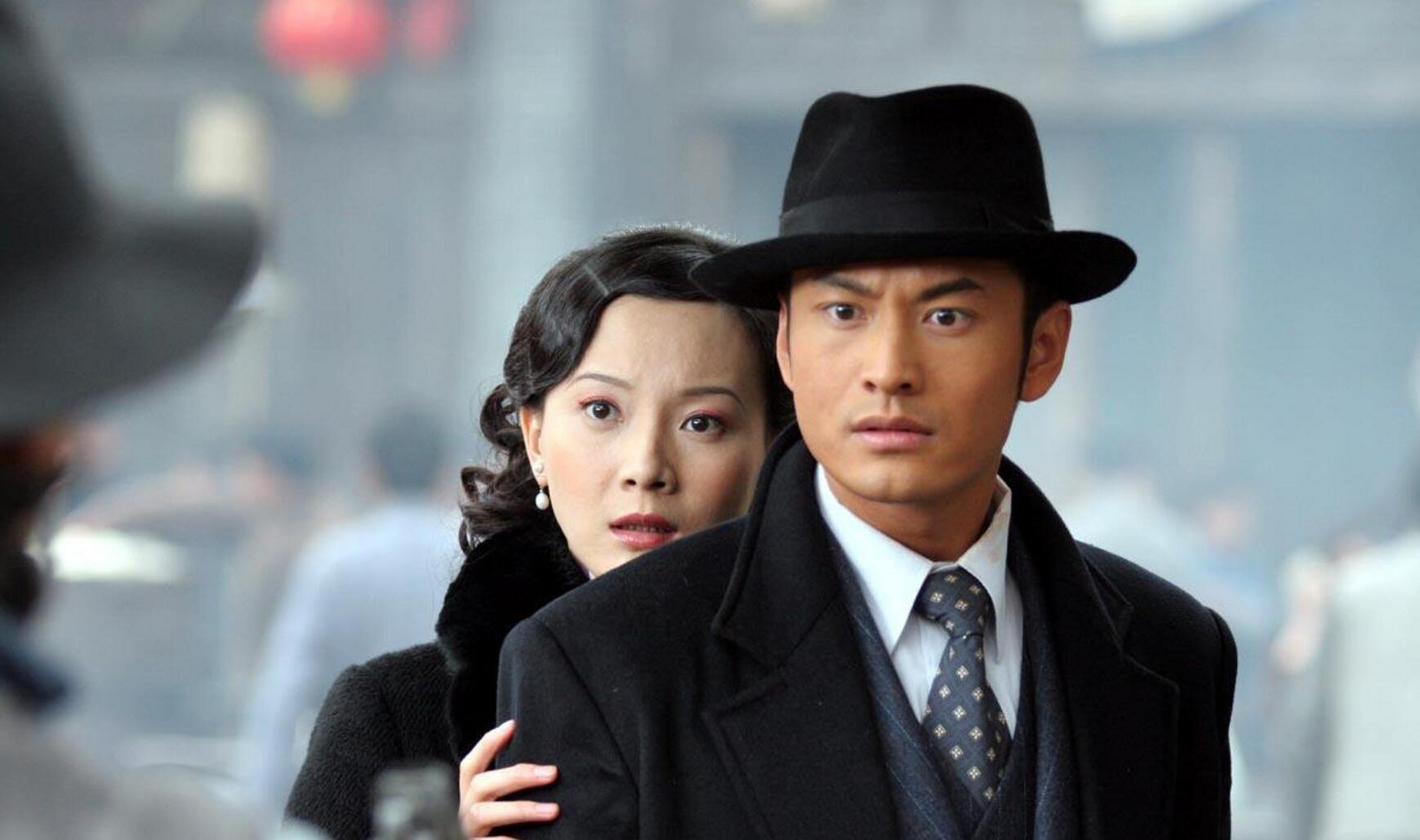 乱世中,昔日情侣许文强和方艳芸在大上海相逢,此时的许文强是一个身无